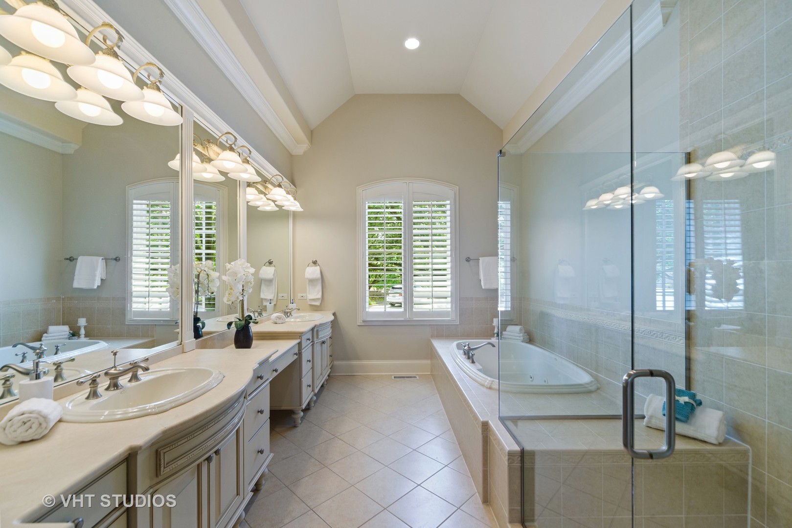11 Forest Gate Circle Oak Brook, IL 60523 - Photo 8 of 15