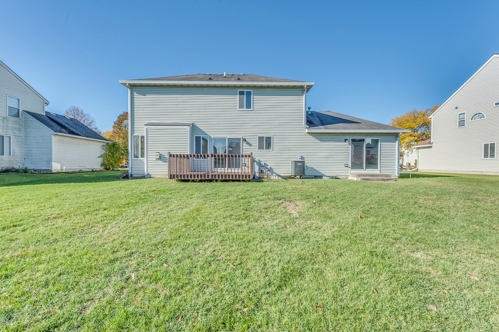153 Treehouse Road Matteson, IL 60443 - Photo 19 of 19 a front view of house with yard