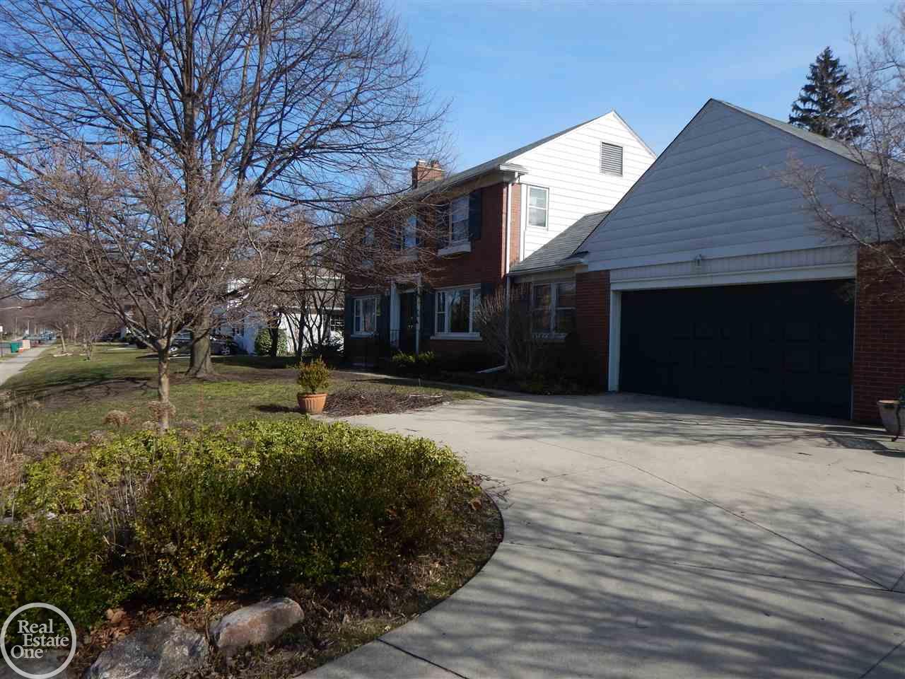 1008 Bedford Road Grosse Pointe, MI 48230 - Photo 46 of 47 31318447-45.JPG