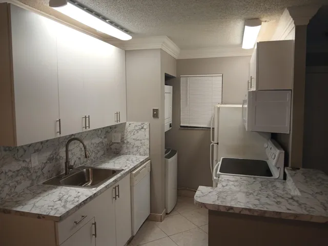 $1,950 | 522 Trace Circle, Unit 203, Deerfield Beach, FL 33441