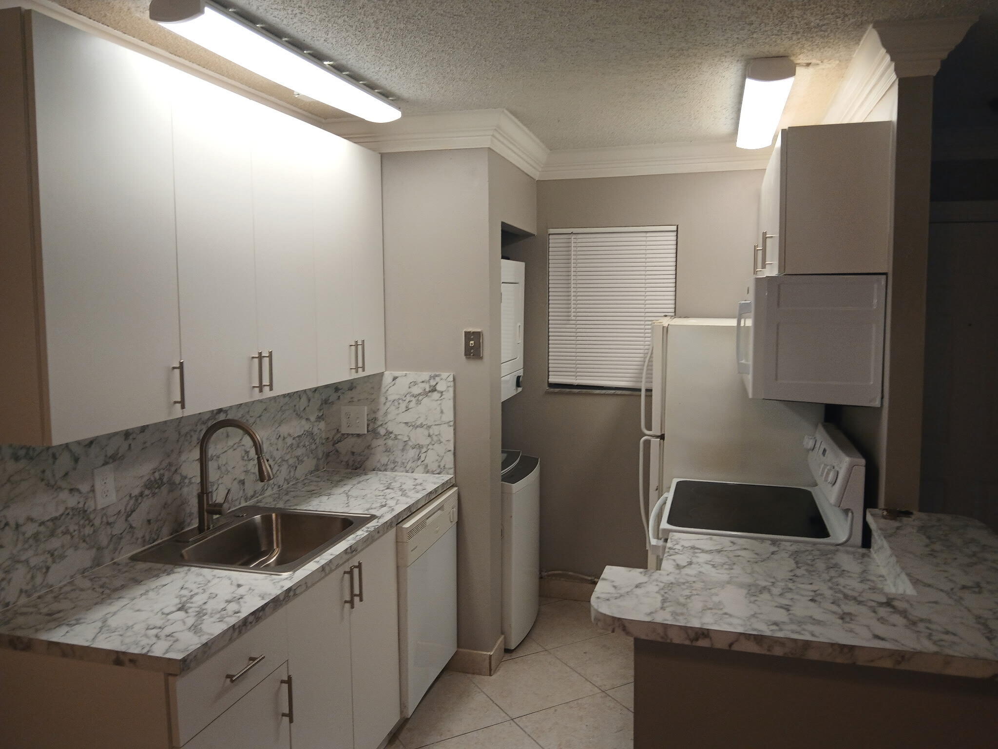 522 Trace Circle, Unit 203 Deerfield Beach, FL 33441 - Photo 3 of 35 633512869997886931