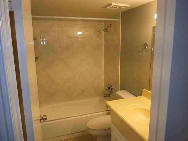 $1,950 | 522 Trace Circle, Unit 203, Deerfield Beach, FL 33441