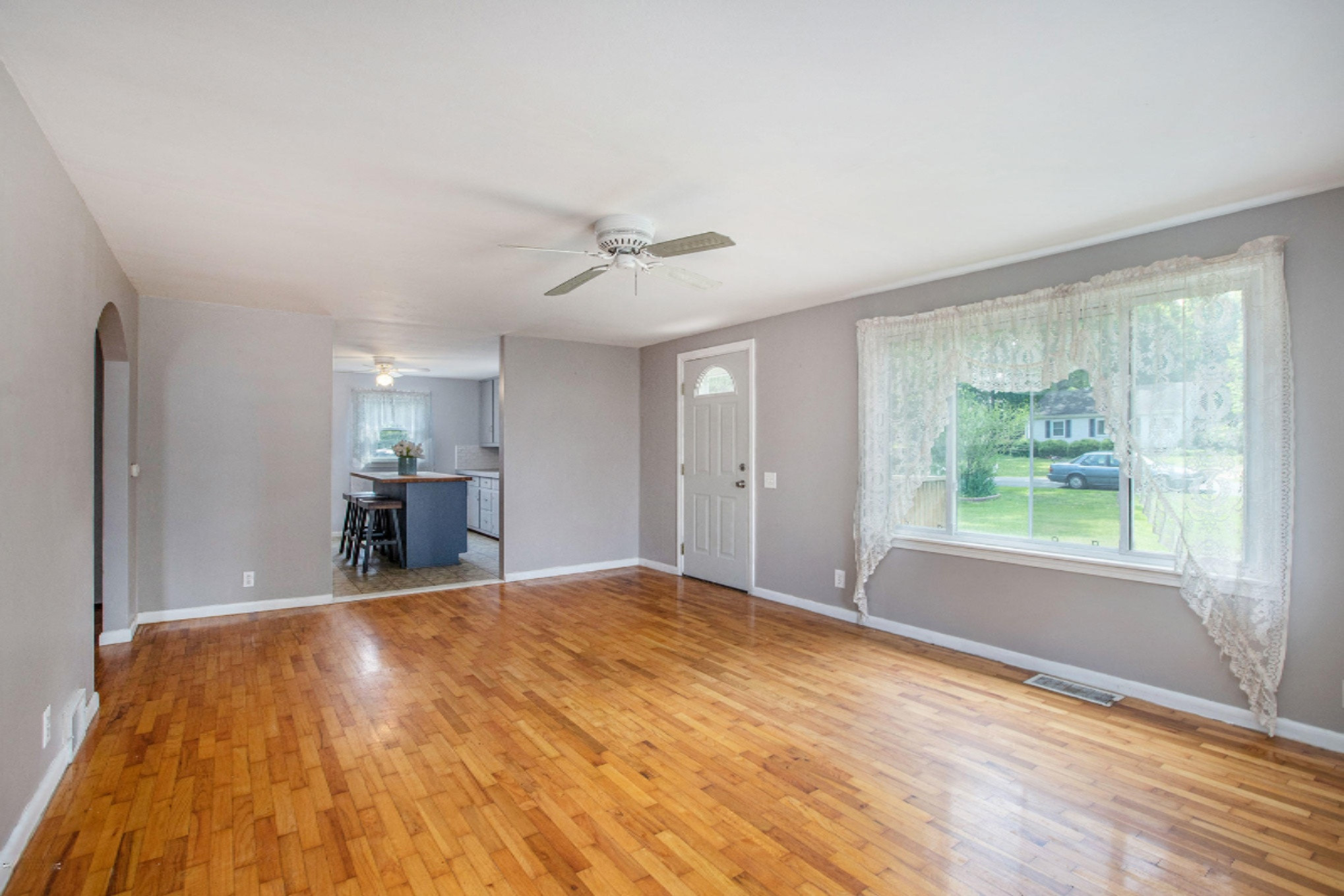 985 Miller Road Plainwell, MI 49080 - Photo 2 of 16 Livingroom
