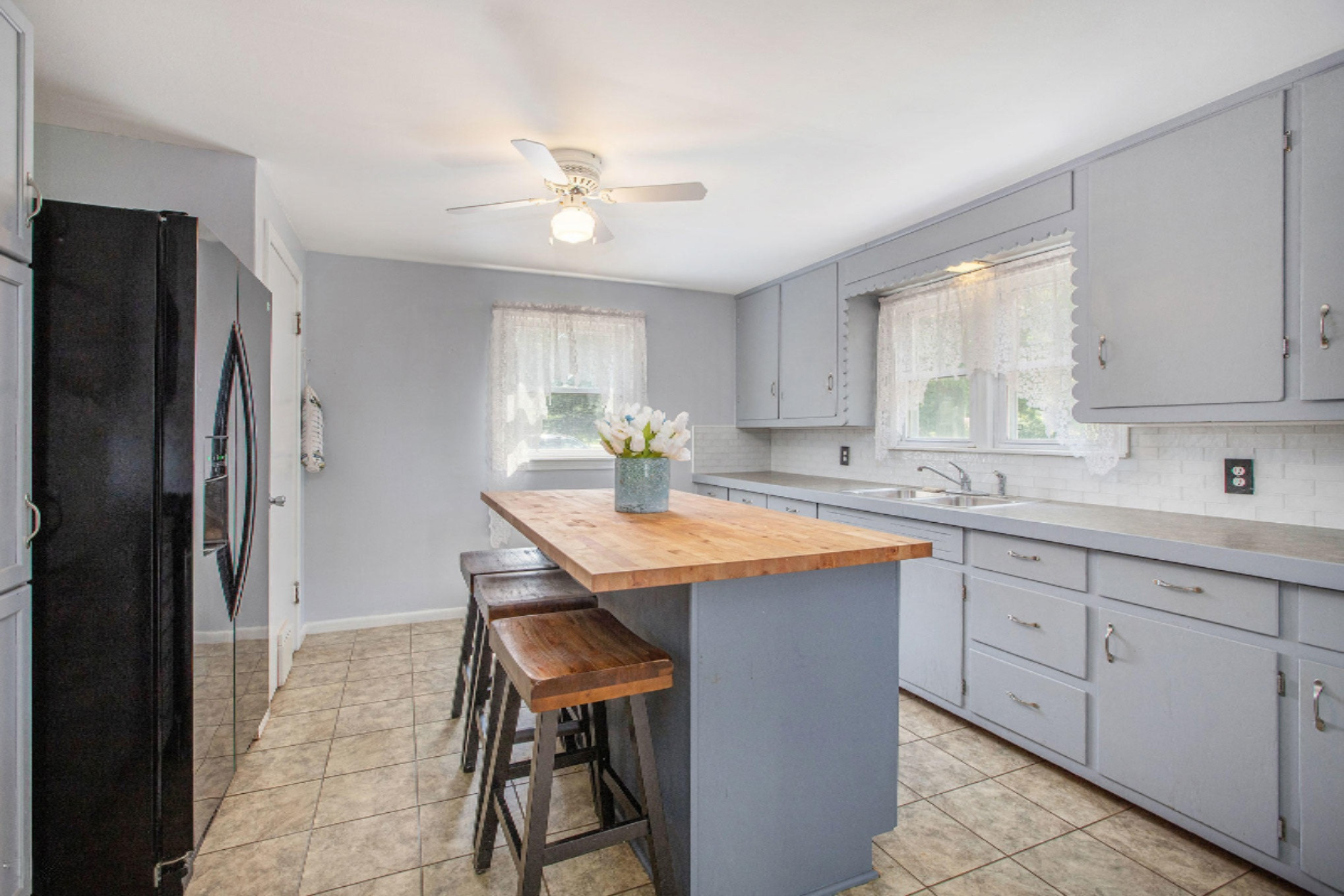 985 Miller Road Plainwell, MI 49080 - Photo 4 of 16 Kithchen with island