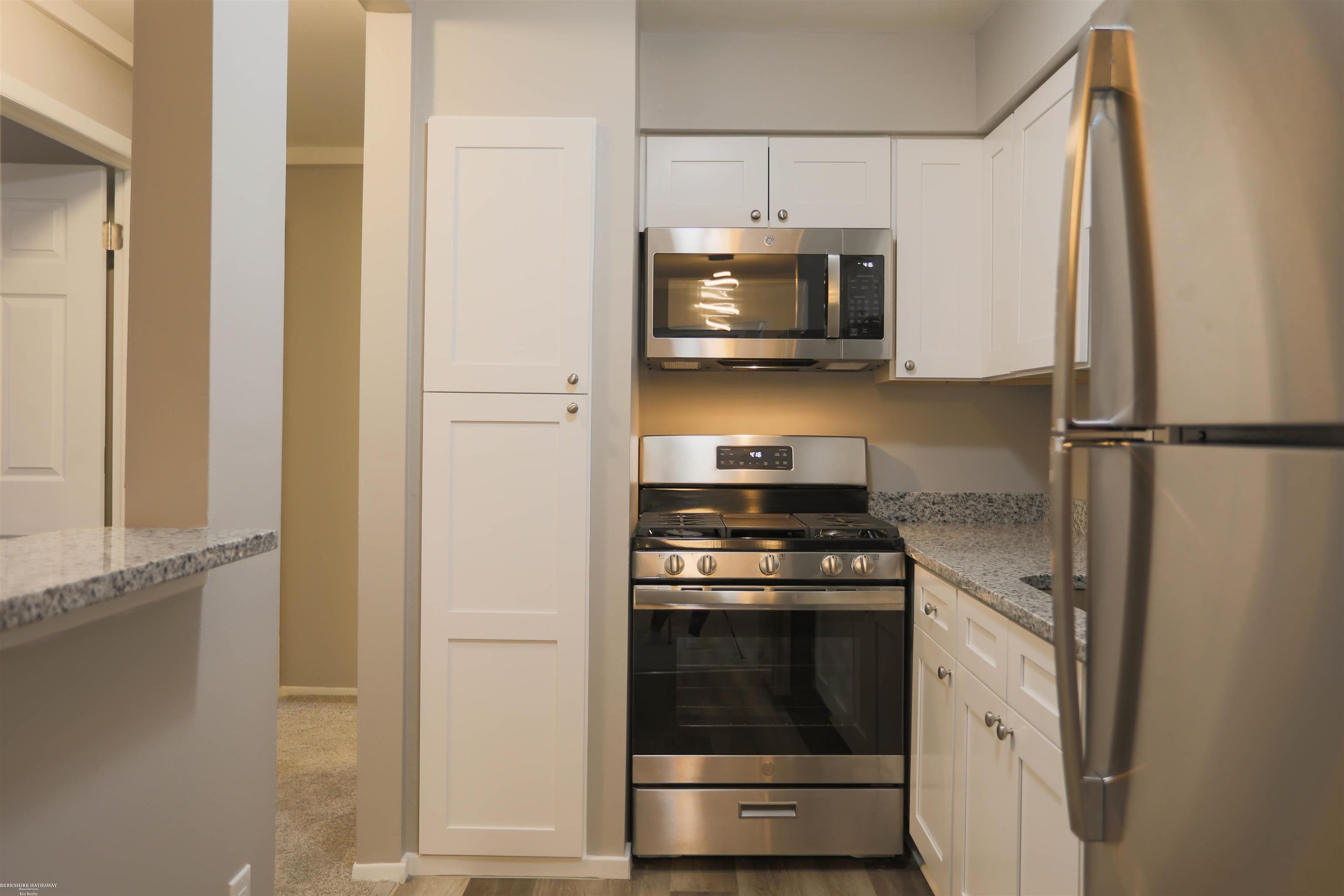 30237 Utica Road, Unit 237E Roseville, MI 48066 - Photo 4 of 23 Gallery Image 4
