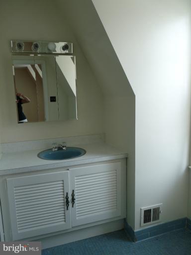 6754 Towne Lane Road McLean, VA 22101 - Photo 11 of 15 a bathroom with a sink and a mirror