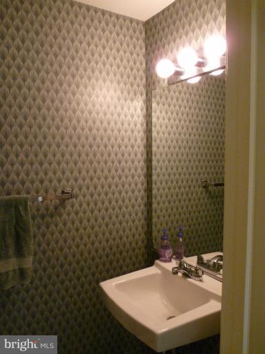 6754 Towne Lane Road McLean, VA 22101 - Photo 6 of 15 a bathroom with a sink and a mirror