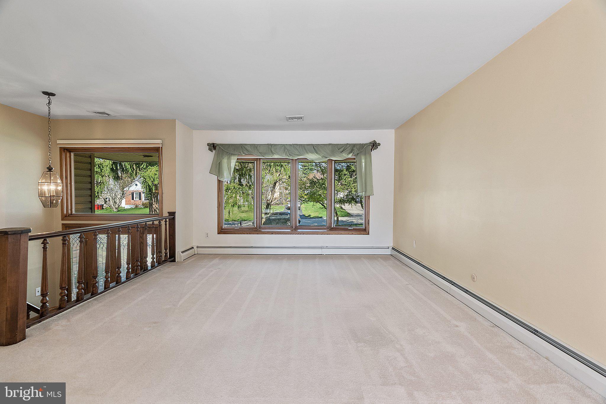 228 Rogers Road Norristown, PA 19403 - Photo 6 of 39 Spacious living room