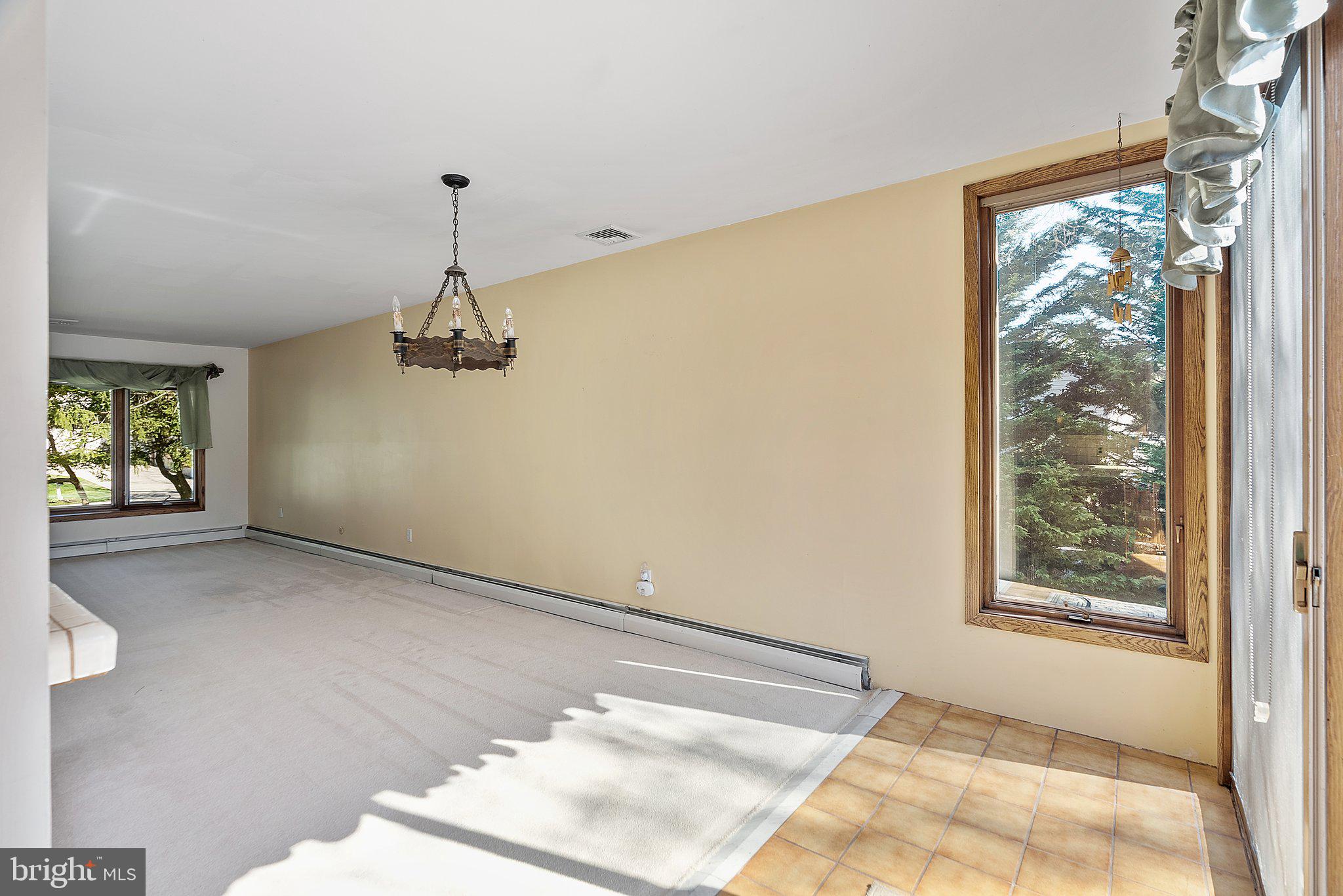 228 Rogers Road Norristown, PA 19403 - Photo 9 of 39 Dining area
