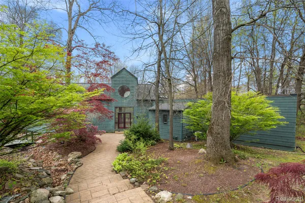 $650,000 | 497 Lake George Road, Oakland, MI 48363