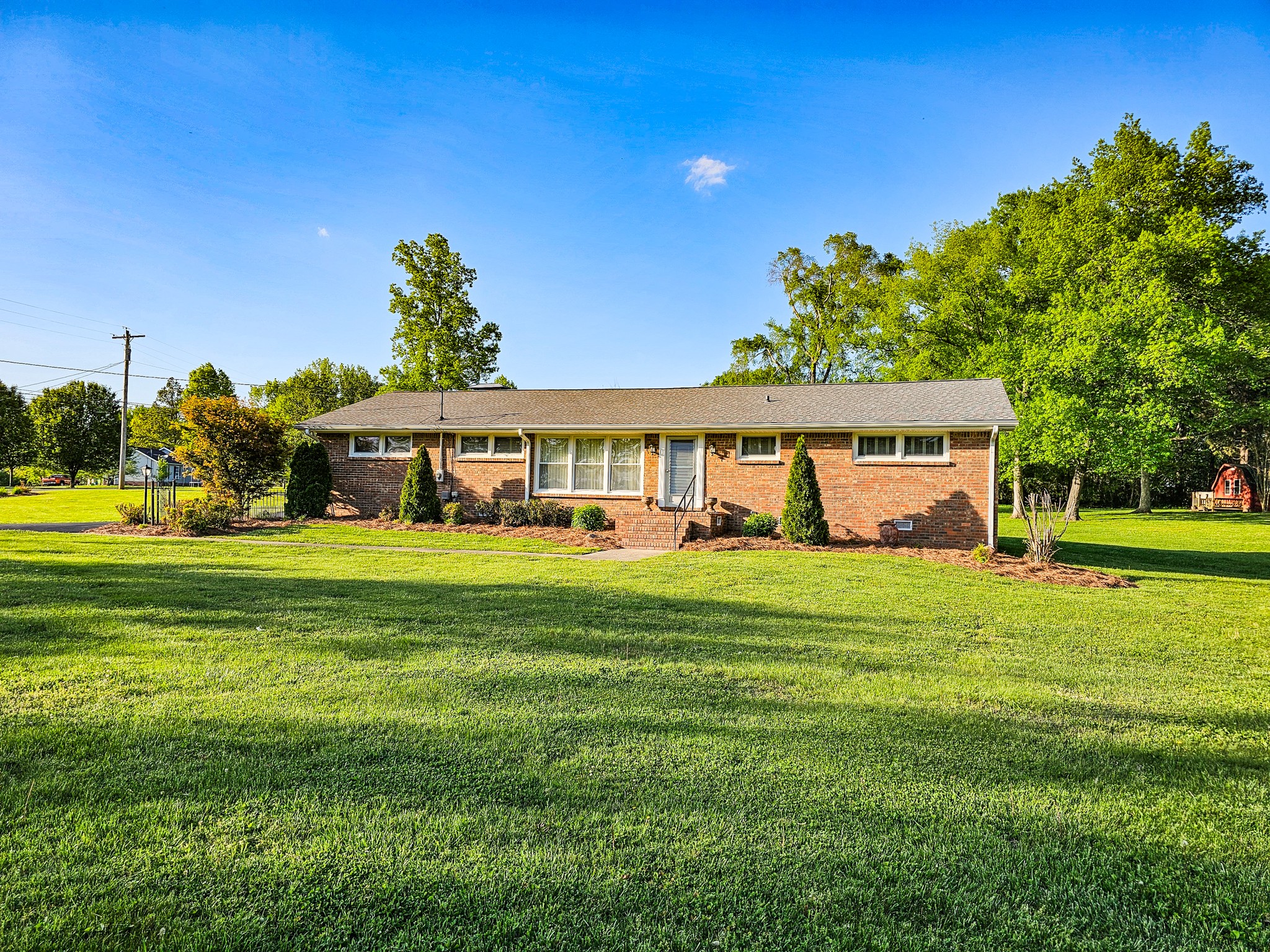 401 South Valley Road Shelbyville, TN 37160 - Photo 2 of 41 This is in an established neighborhood called Cherokee Heights No. 2