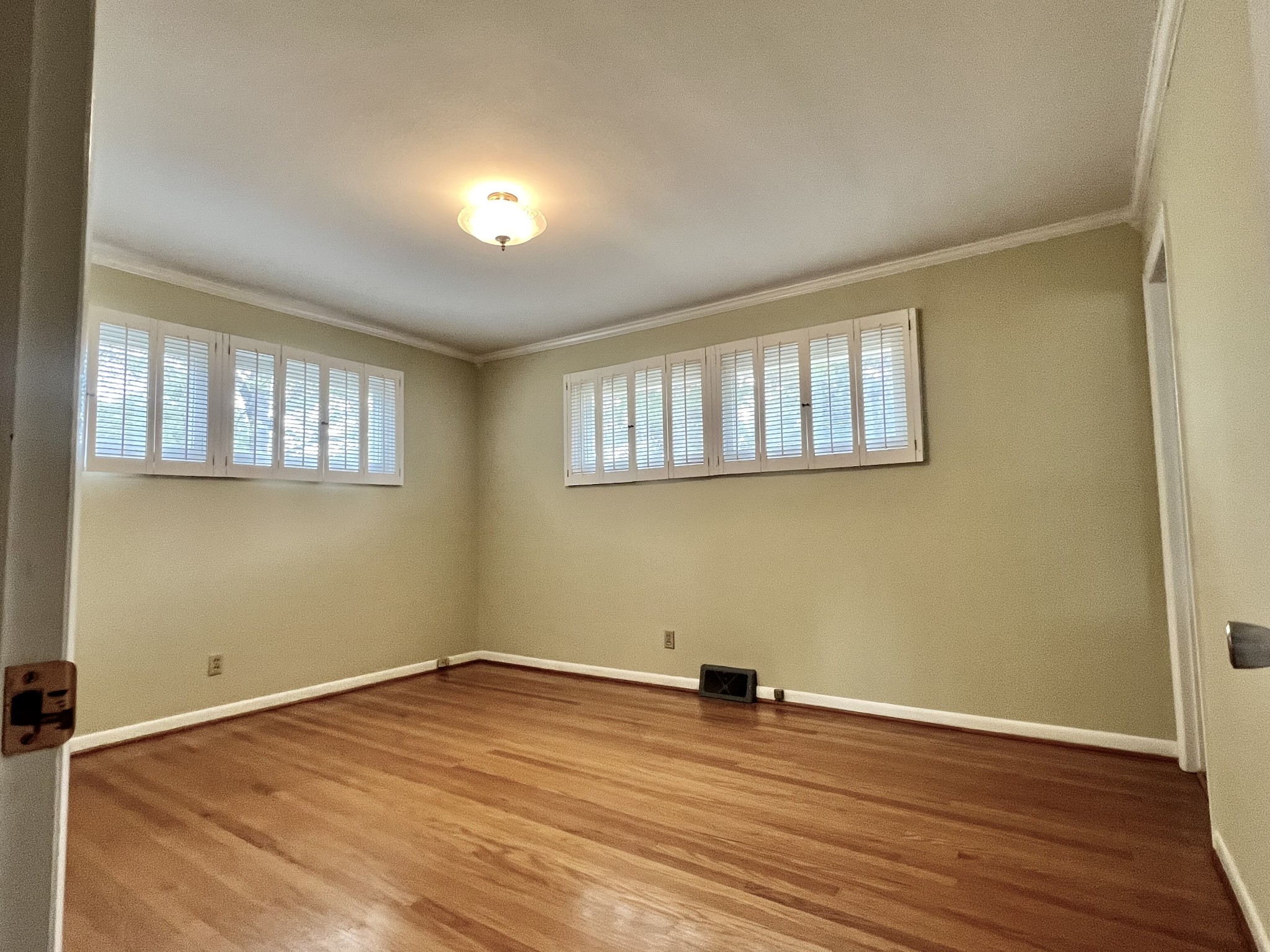 401 South Valley Road Shelbyville, TN 37160 - Photo 24 of 41 This is the Master Bedroom Vacant.