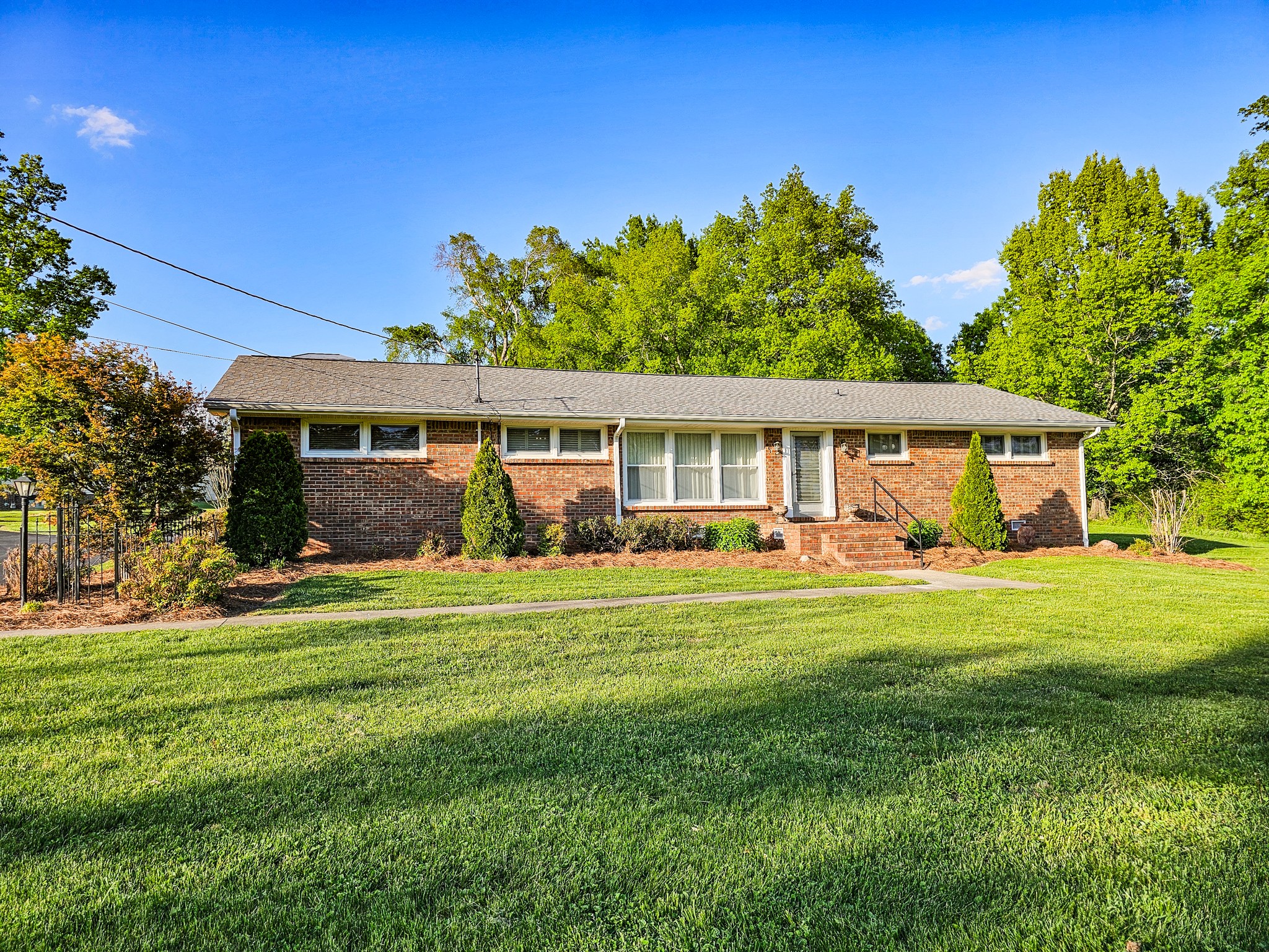 401 South Valley Road Shelbyville, TN 37160 - Photo 3 of 41 It has nice landscaping and also carries on to the side with the garage doors.