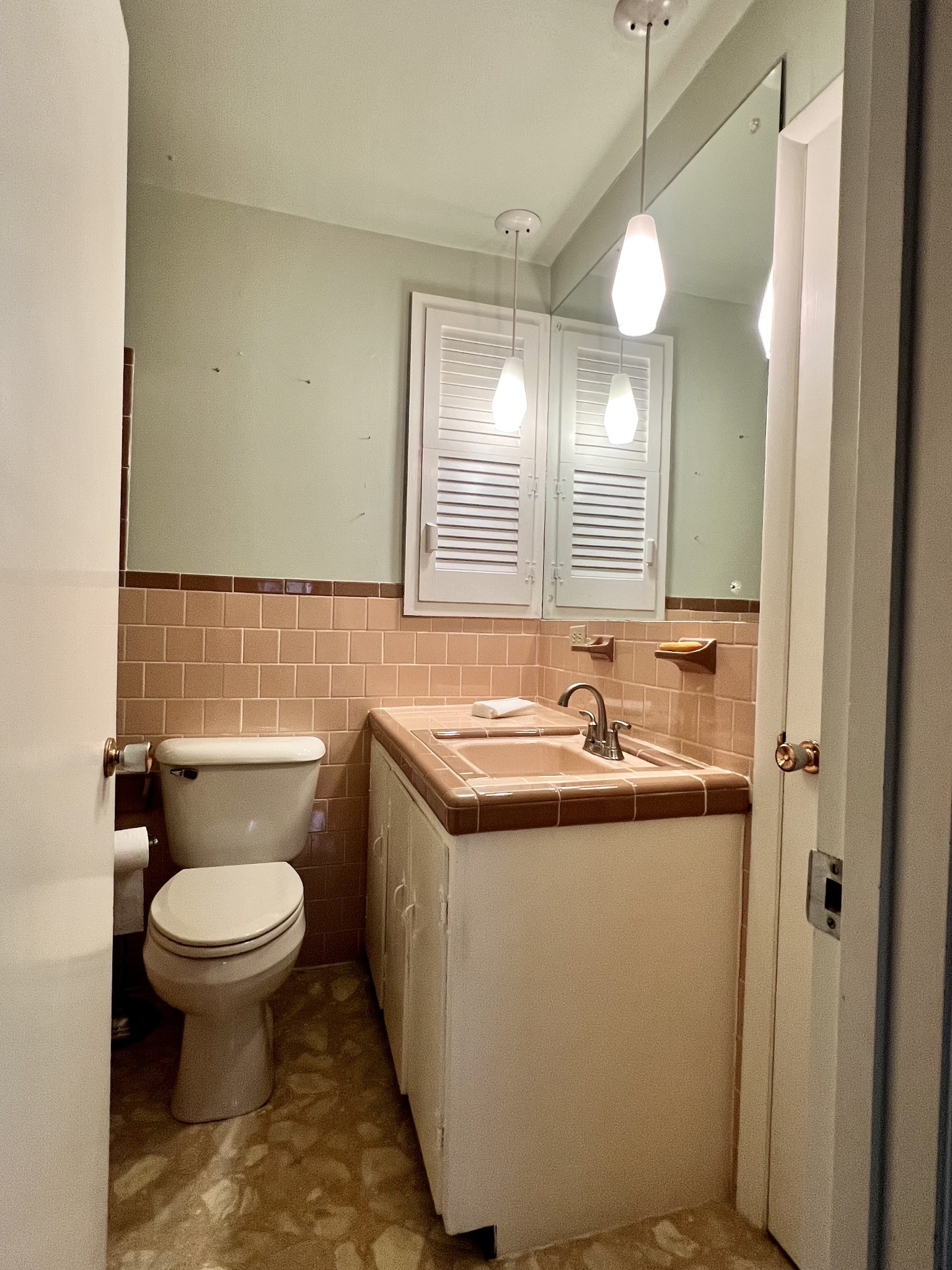 401 South Valley Road Shelbyville, TN 37160 - Photo 34 of 41 2nd bath has dusty rose pink w mauve trim. Original bathtub and tile w shower door. Bath has a linen closet too.