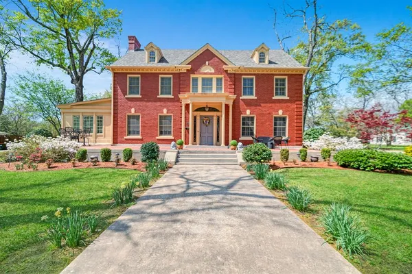 $675,000 | 854 South Church Street, Paris, TX 75460