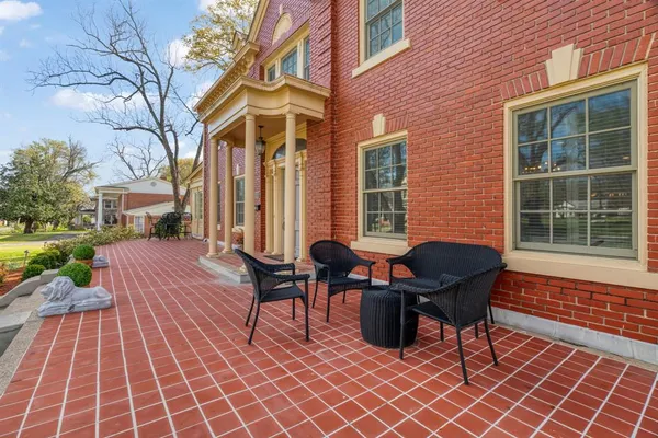 $675,000 | 854 South Church Street, Paris, TX 75460