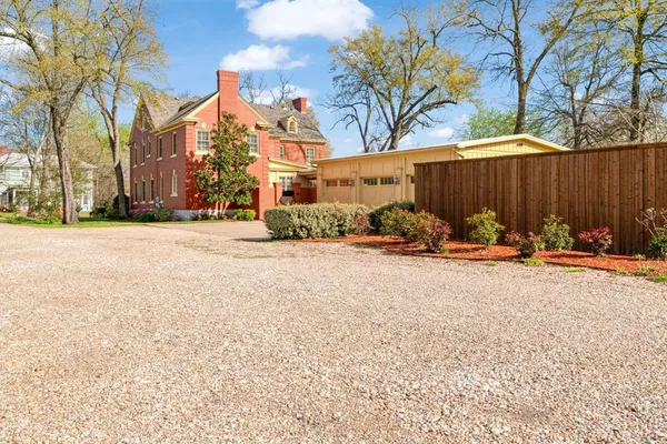 $675,000 | 854 South Church Street, Paris, TX 75460