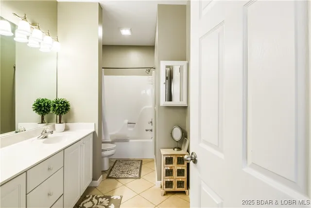 $425,000 | 51 Westshore Fls Court, Unit 4A, Lake Ozark, MO 65049