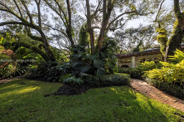 $39,000 | 10100 Lakeside Drive, Coral Gables, FL 33156