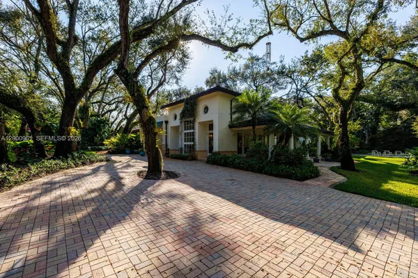 $39,000 | 10100 Lakeside Drive, Coral Gables, FL 33156
