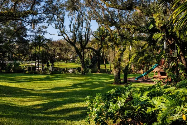 $39,000 | 10100 Lakeside Drive, Coral Gables, FL 33156