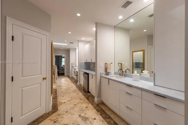 $39,000 | 10100 Lakeside Drive, Coral Gables, FL 33156