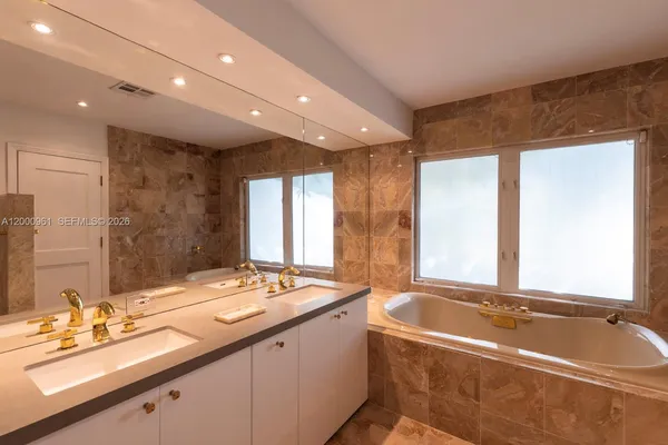 $39,000 | 10100 Lakeside Drive, Coral Gables, FL 33156