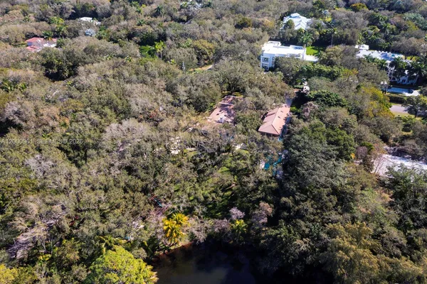 $39,000 | 10100 Lakeside Drive, Coral Gables, FL 33156