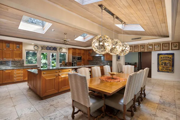 $39,000 | 10100 Lakeside Drive, Coral Gables, FL 33156