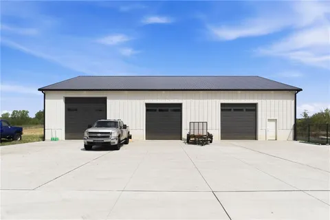 $1,300,000 | 11730 Hollingsworth Road, Kansas City, KS 66109