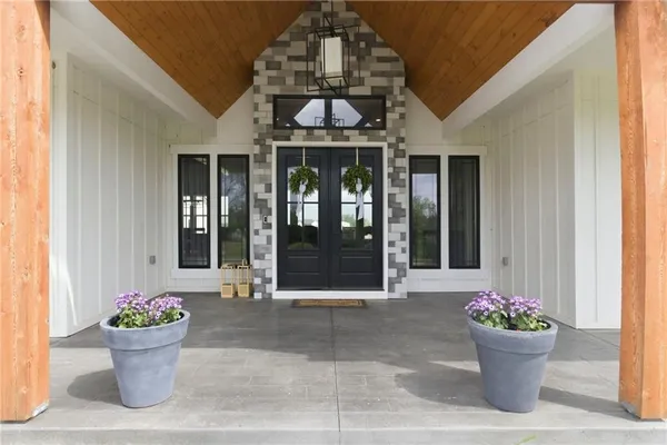 $1,300,000 | 11730 Hollingsworth Road, Kansas City, KS 66109