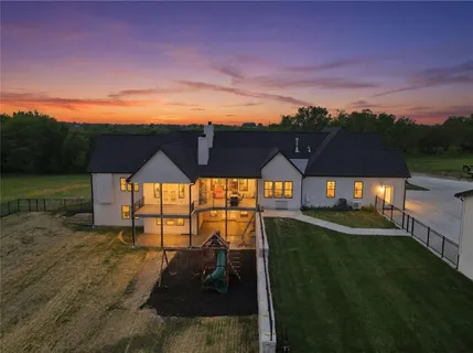 $1,300,000 | 11730 Hollingsworth Road, Kansas City, KS 66109