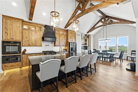 $1,300,000 | 11730 Hollingsworth Road, Kansas City, KS 66109