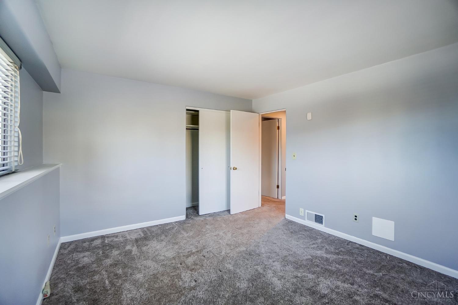 3673 Boomer Road Cincinnati, OH 45247 - Photo 10 of 26