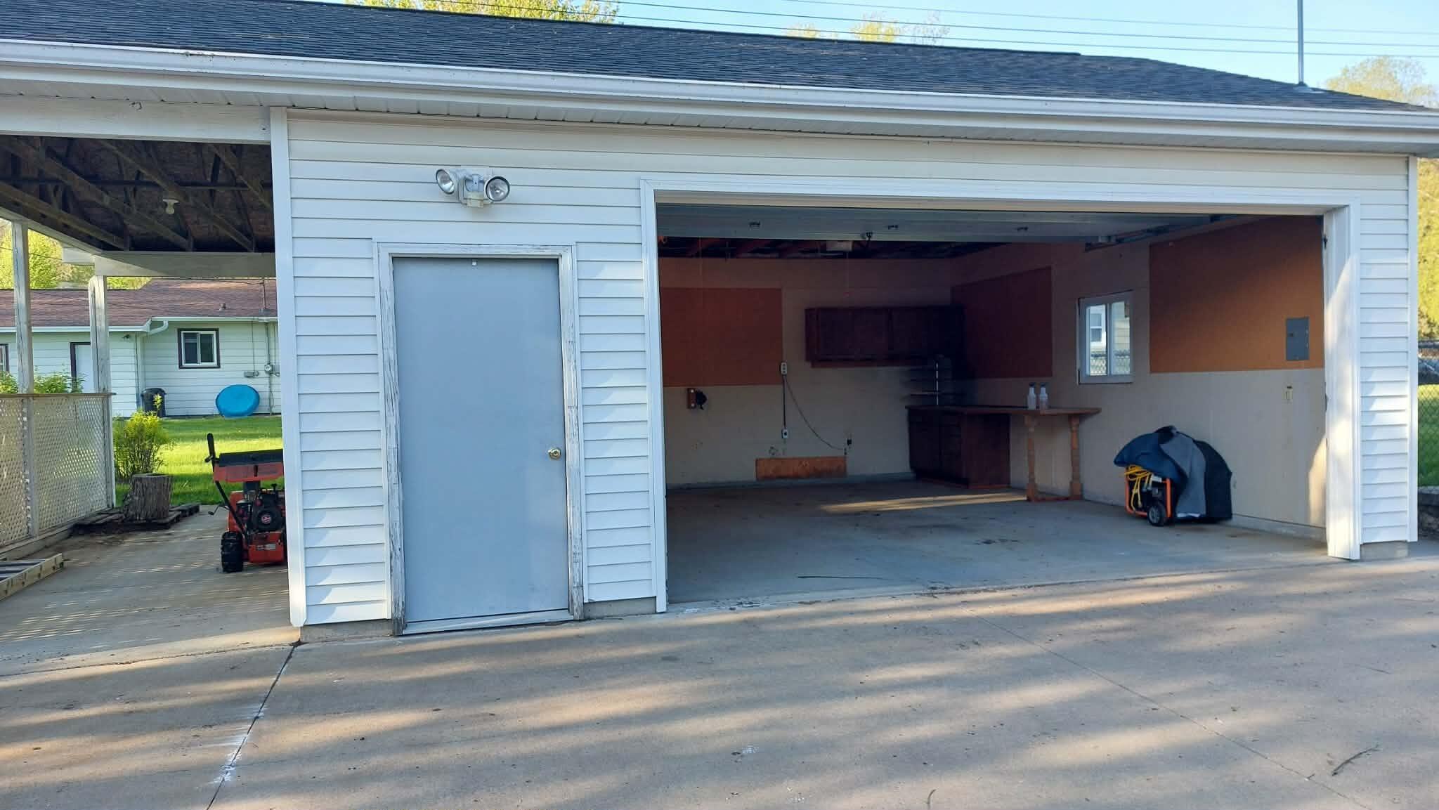 425 Church Street Holmen, WI 54636 - Photo 7 of 36 Detached garage