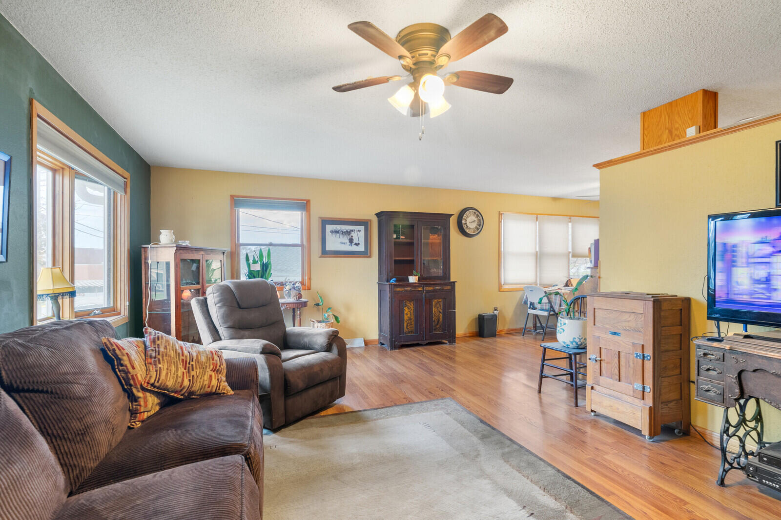 425 Church Street Holmen, WI 54636 - Photo 10 of 34 10_425ChurchSt_LivingRm1_mls