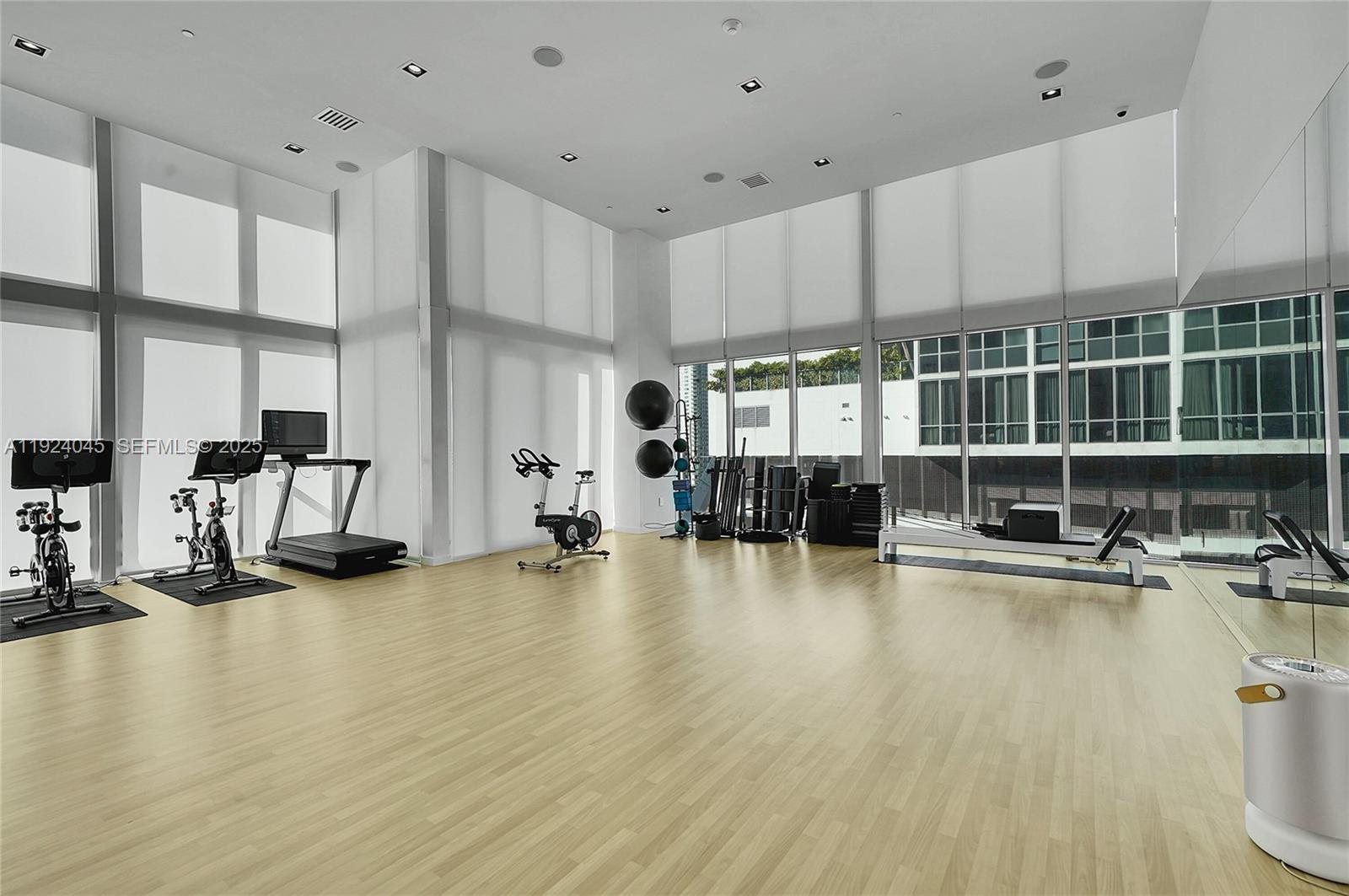 1040 Biscayne Boulevard, Unit 2603 Miami, FL 33132 - Photo 33 of 40 a view of a living room and kitchen