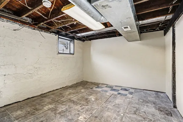 a view of utility room