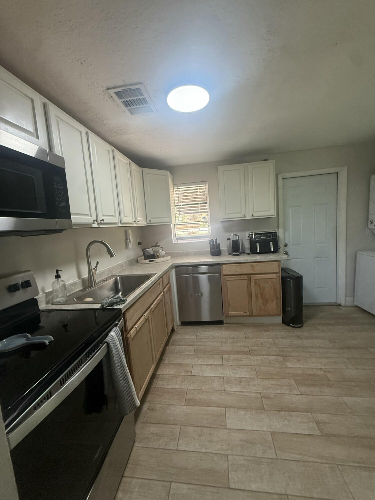 1209 West 34th Street Riviera Beach, FL 33404 - Photo 7 of 10 IMG_9751