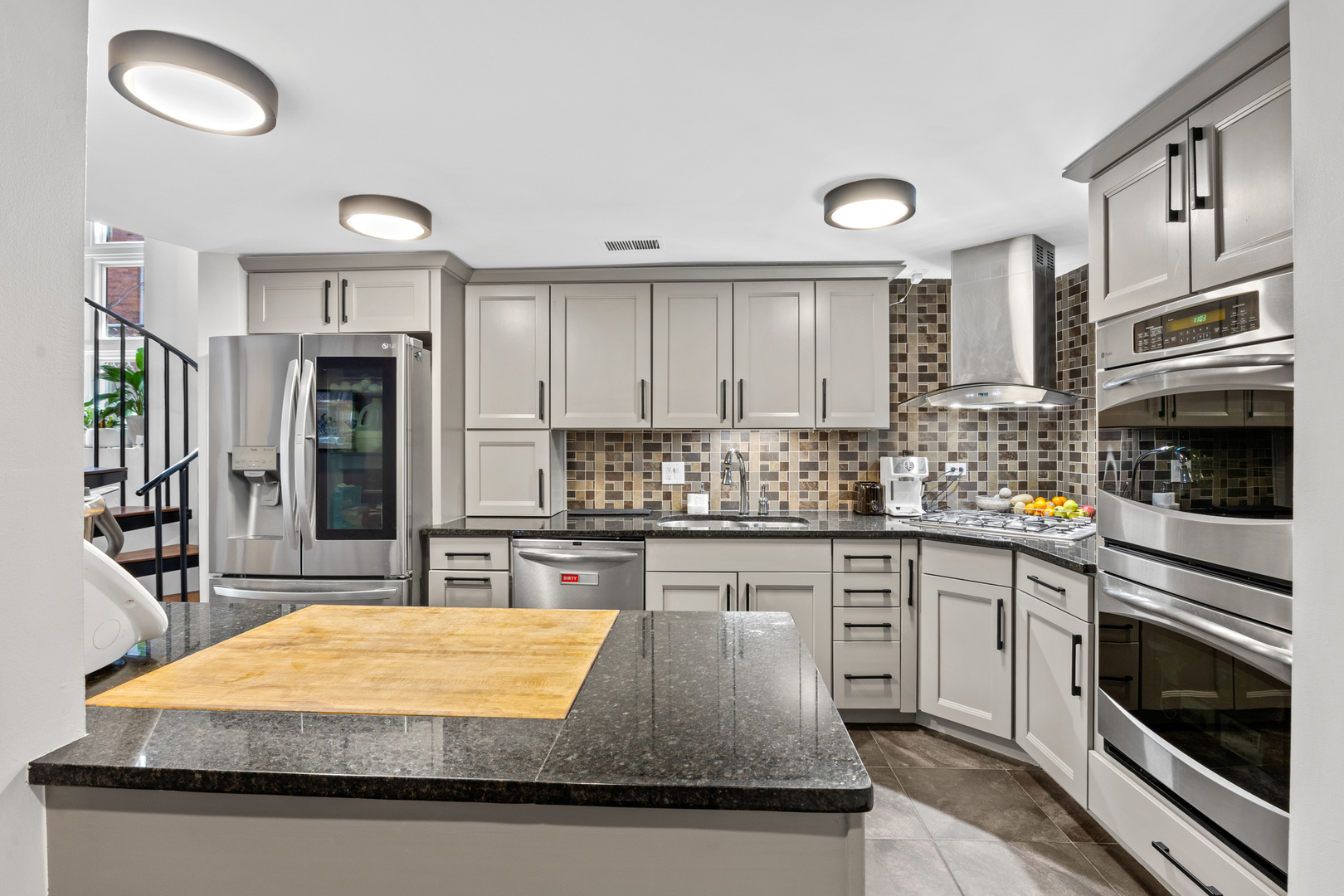 656 West Buckingham Place, Unit 1E Chicago, IL 60657 - Photo 8 of 28