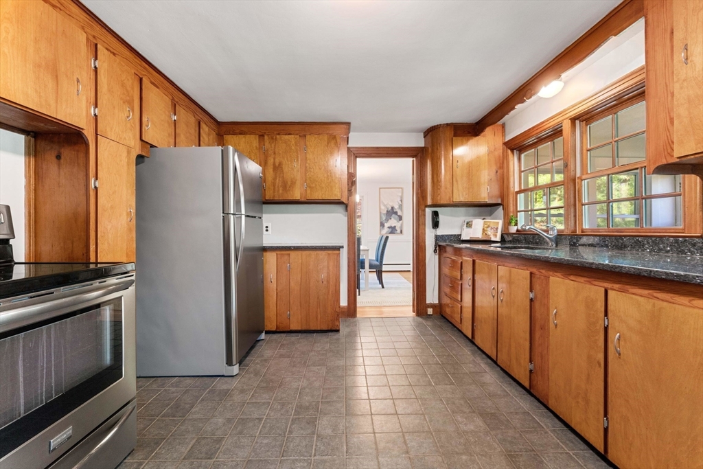 173 Fairfield Street Needham, MA 02492 - Photo 12 of 37