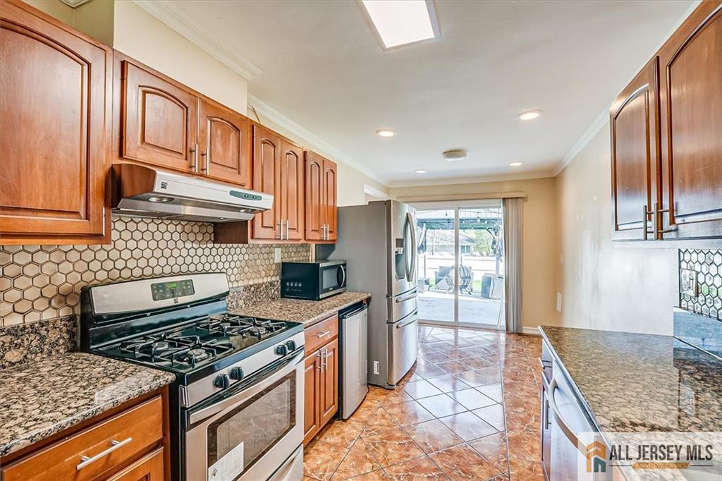 23 Wheeler Road Kendall Park, NJ 08824 - Photo 10 of 30 Gallery Image 10