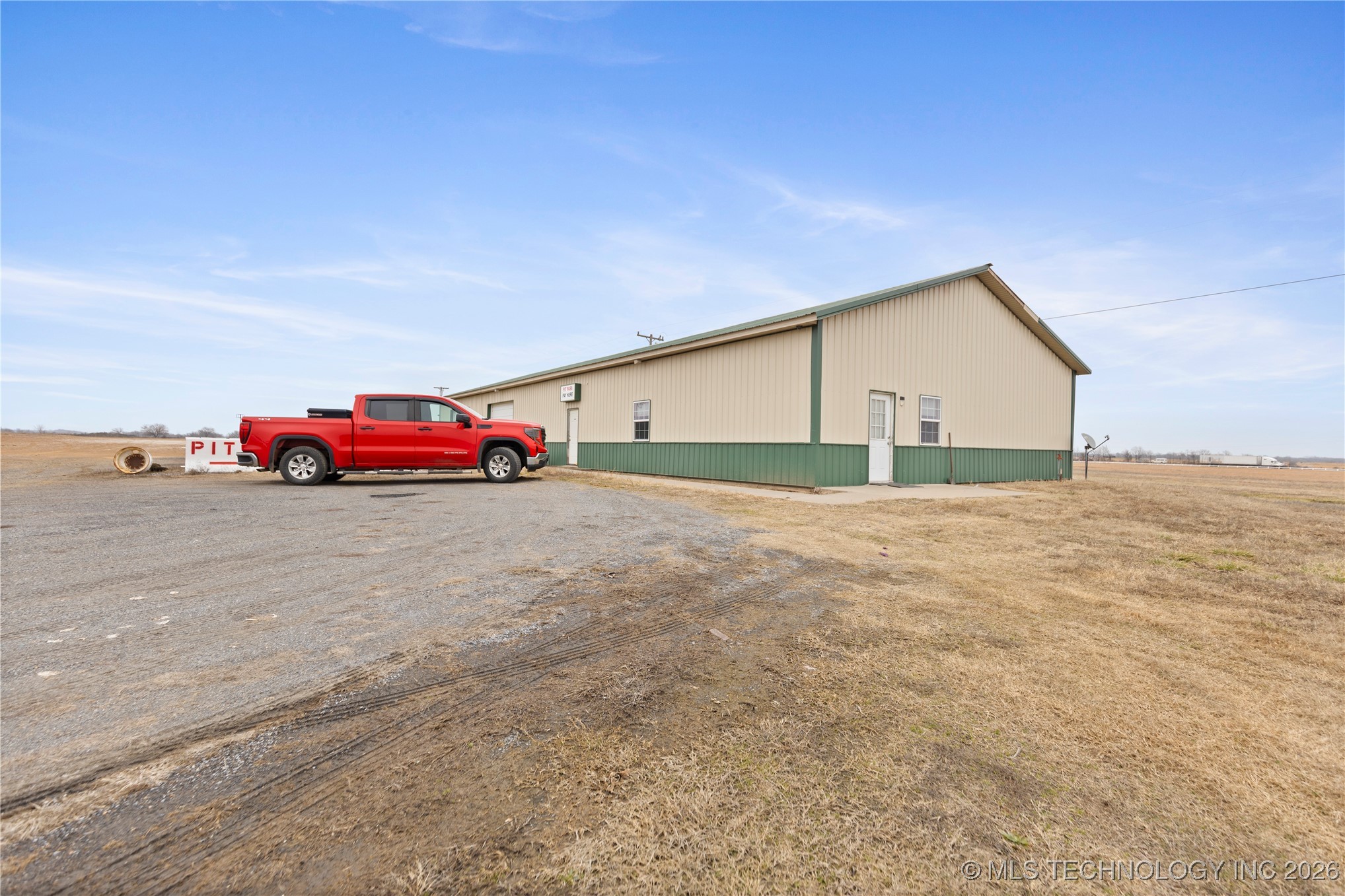 8100 Wainwright Road Oktaha, OK 74450 - Photo 2 of 71 Gallery Image 2