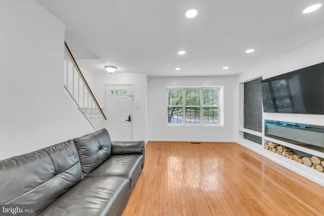 $567,000 | 5809 Waterdale Court, Centreville, VA 20121