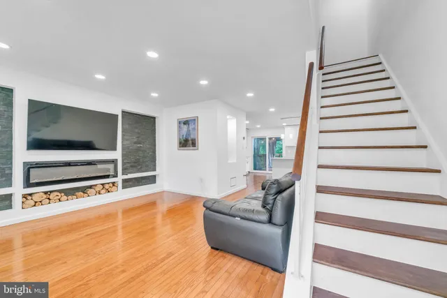 $567,000 | 5809 Waterdale Court, Centreville, VA 20121