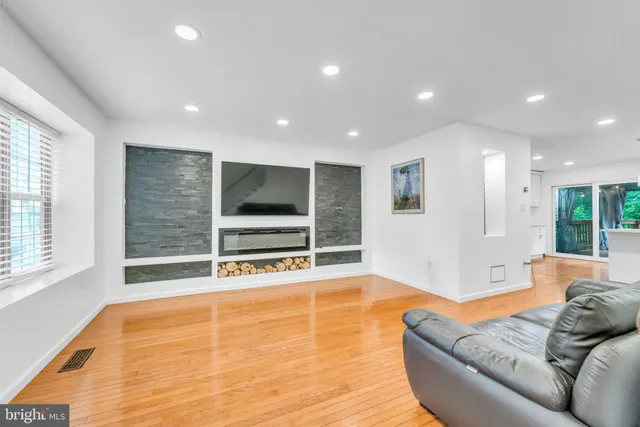 $567,000 | 5809 Waterdale Court, Centreville, VA 20121