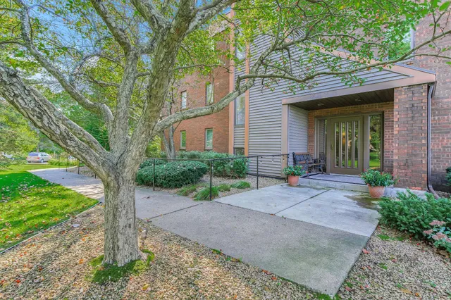 $329,900 | 4825 Babcock Trail, Unit 2005, Inver Grove Heights, MN 55077