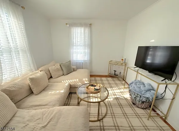 $2,100 | 56 Martin Road, Verona, NJ 07044