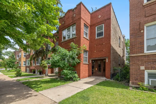 $569,900 | 3031 North Davlin Court, Chicago, IL 60618