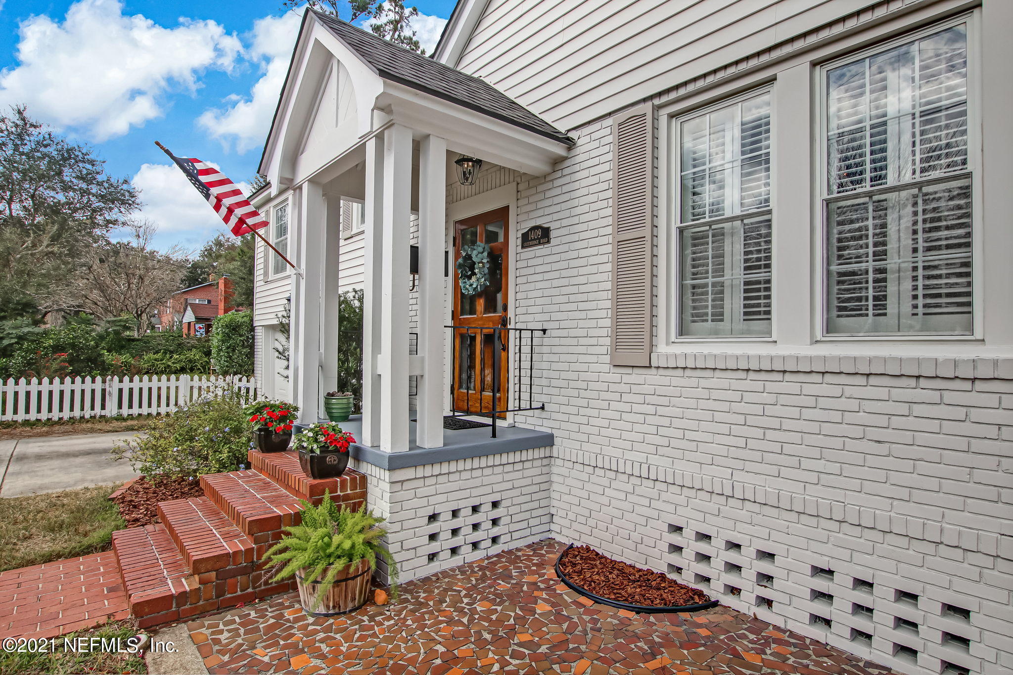 1409 Greenridge Road Jacksonville, FL 32207 - Photo 3 of 44 Front patio
